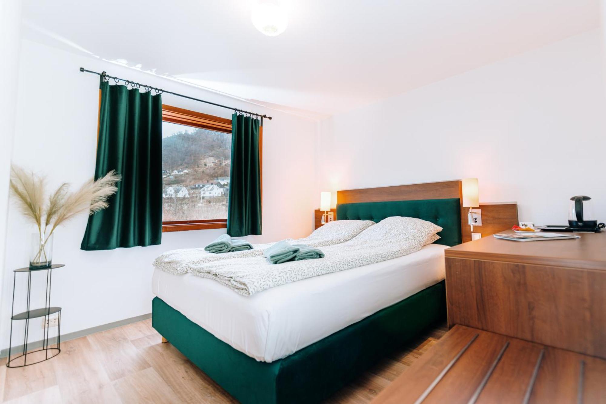 Hotel Nokling & Camping Hjelmeland Exteriér fotografie
